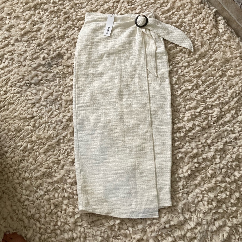 BB Dakota white skirt - size s NWT